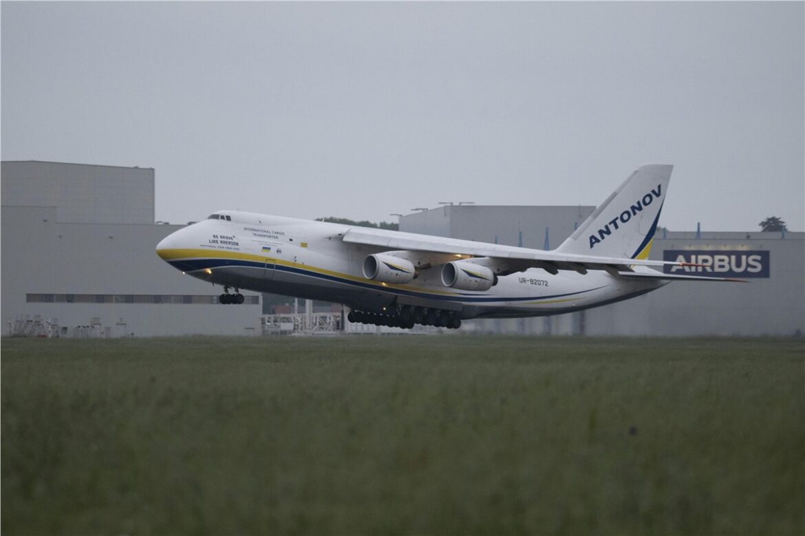 Airbus Eurostar Neo Arabsat BADR-8 Telecoms Satellite Shipped to Launch Site