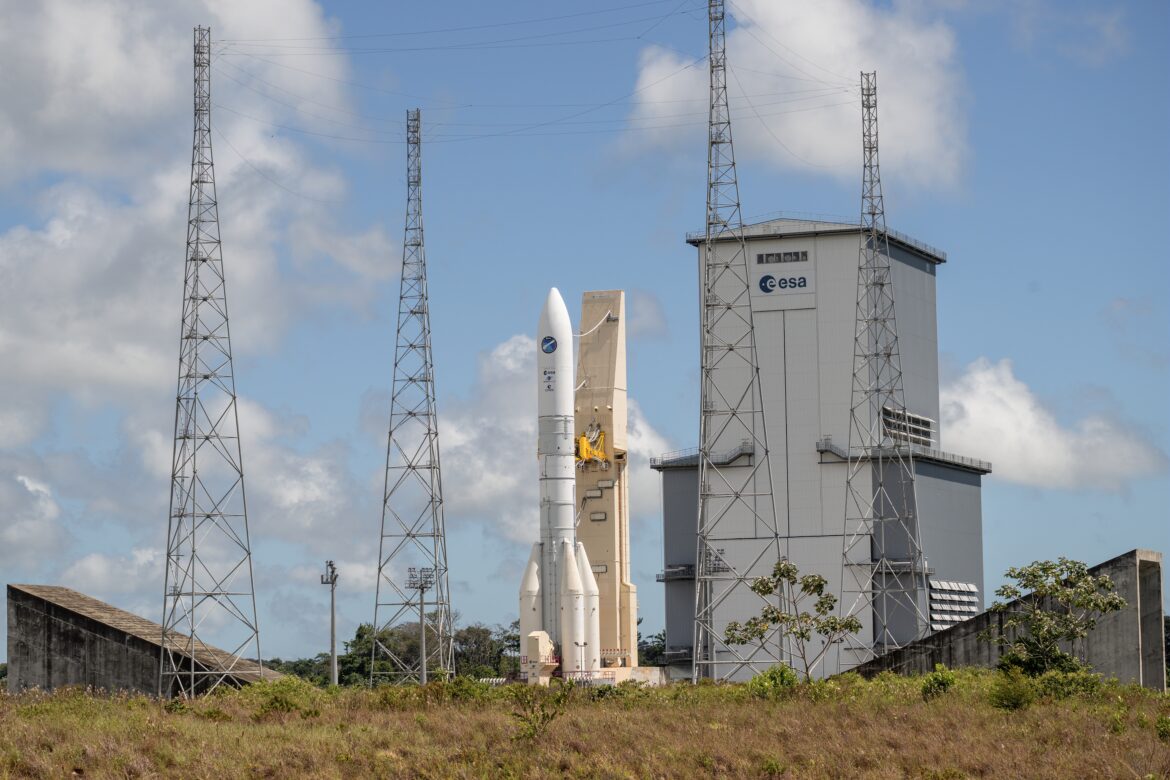 1st View of Ariane 6 on Launchpad